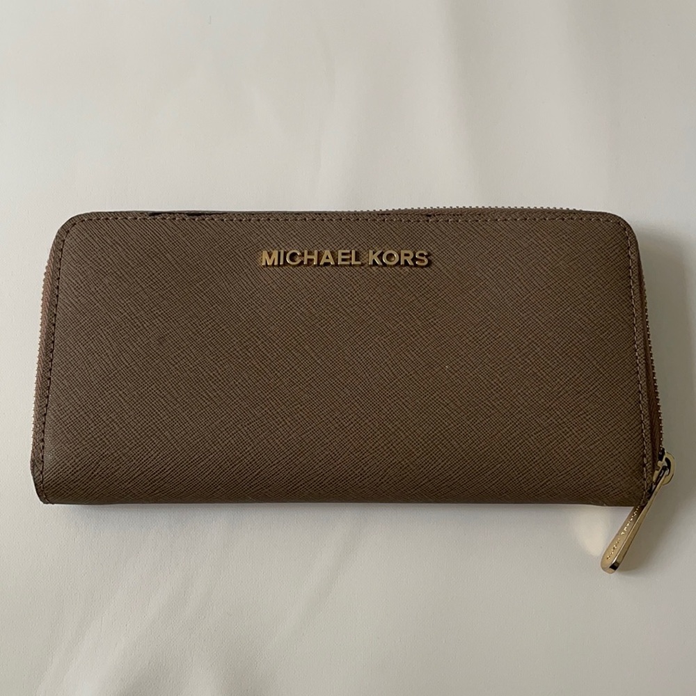 BRAND NEW! Michael Kors full zip around wallet.